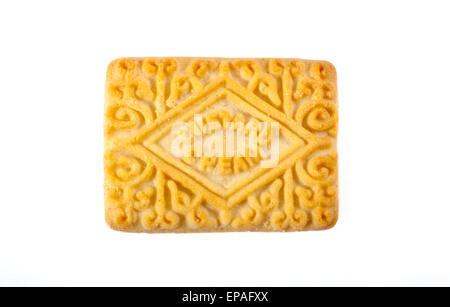Ein Pudding Sahne Keks über einen weißen Hintergrund. Stockfoto