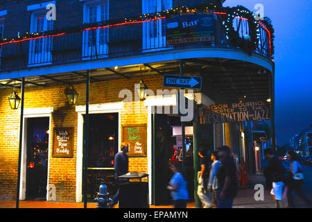 Eine Nachtaufnahme der Preservation Hall Jazz Veranstaltungsort in das französische Viertel von St. Peters Street, New Orleans, LA Stockfoto