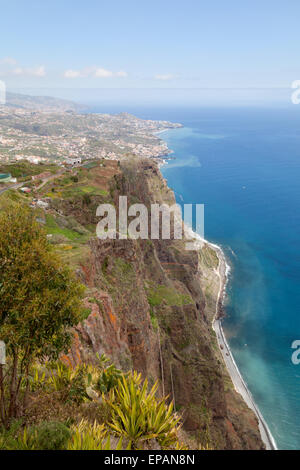 Madeira Landschaften; Blick von der südlichen Küste der Insel Madeira und den Atlantischen Ozean vom Cabo Girao gesehen, höchste Steilklippe in Europa Stockfoto