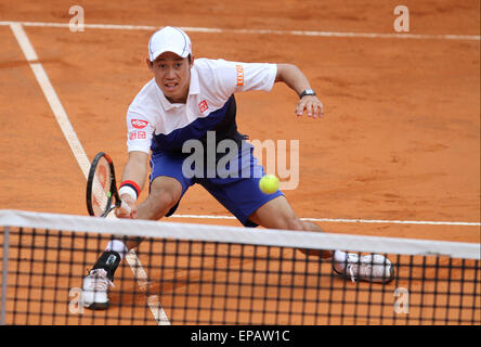 Rom, Italien. 15. Mai 2015. Kei Nishikori Japans wieder den Ball in Novak Djokovic Serbien während der Viertelfinalspiel ATP Tennis Open Turnier auf dem Foro Italico, am 15. Mai 2015 in Rom. Bildnachweis: Andrea Spinelli/Alamy Live-Nachrichten Stockfoto