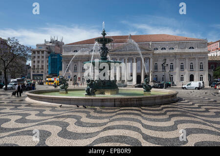 Brunnen in Praco Dom Pedro IV, Rossio-Platz in Lissabon Portugal Stockfoto