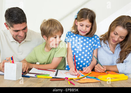 Familie zu Hause färben Stockfoto