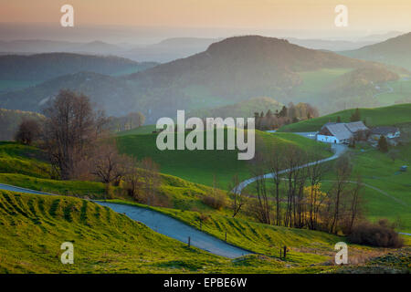 Frühling Morgen im Schweizer Jura in der Nähe von Liestal, Kanton Basel- Land. Stockfoto