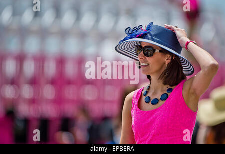 Baltimore, Maryland, USA. 15. Mai 2015. 15. Mai 2015: Szenen aus Black-Eyed Susan Tag bei Pimlico Race Course in Baltimore, Maryland. Scott Serio/ESW/Cal Sport Media/Alamy Live-Nachrichten Stockfoto