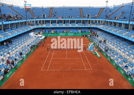 ISTANBUL Türkei 1. Mai 2015 Schweizer Spieler Roger Federer Tätigkeit während der Aufwärmphase TEB BNP Paribas Istanbul Open 2015 Stockfoto