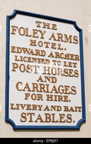 Zeichen außerhalb der Foley Arms Hotel, Great Malvern, Worcestershire, England, UK Stockfoto