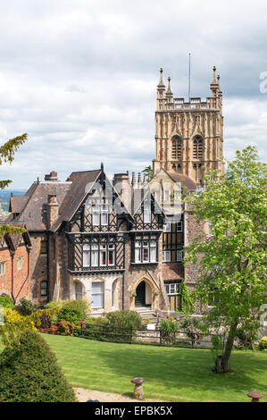 Malvern Priory-Turm und das Abbey Hotel, Great Malvern, Worcestershire, England, UK Stockfoto