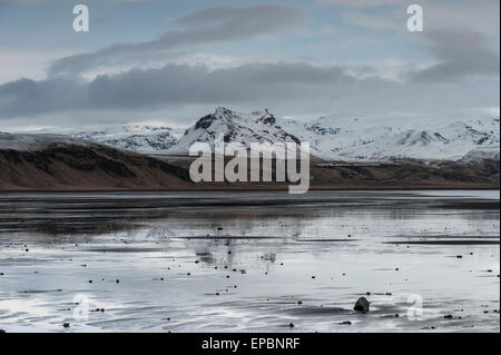 Island Urlaub und Tourismus Bilder - Reynisdrangar Meer-stacks Stockfoto