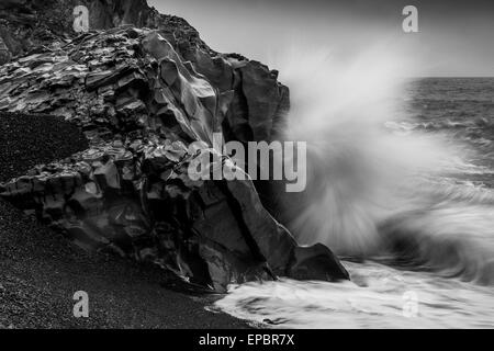 Island Urlaub und Tourismus Bilder - Reynisdrangar Meer-stacks Stockfoto