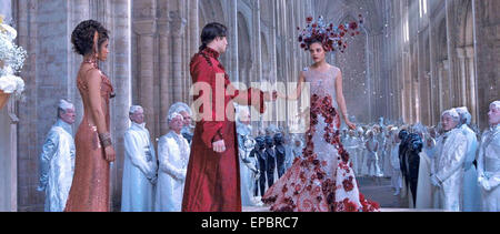 JUPITER AUFSTEIGENDER 2015 Warner Bros Film mit von links: Gugu Mbatha-Raw, Douglas Booth und Mila Kunis Stockfoto