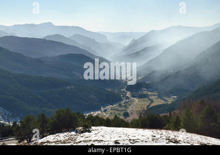 Bergtal in den spanischen Pyrenäen Stockfoto