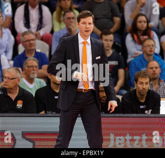 Bonn, Deutschland. 15. Mai 2015. Basketball, Bundesliga, Playoffs, match-3, Bonn, Deutschland, 15.05.2015: Telekom Baskets gegen Ratiopharm Ulm: Headcoach Thorsten Leibenath (Ulm). Bildnachweis: Jürgen Schwarz/Alamy Live-Nachrichten Stockfoto