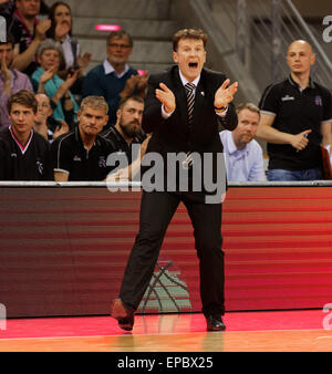 Bonn, Deutschland. 15. Mai 2015. Basketball, Bundesliga, Playoffs, match-3, Bonn, Deutschland, 15.05.2015: Telekom Baskets gegen Ratiopharm Ulm: Headcoach Mathias Fischer (Bonn). Bildnachweis: Jürgen Schwarz/Alamy Live-Nachrichten Stockfoto