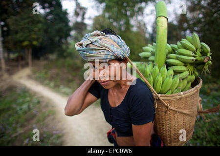 Porträt des Chakma Frau; Khagrachari, Division Chittagong, Bangladesch Stockfoto