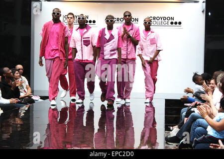 CROYDON, LONDON - Juni 18: Modelle in Fashion Festival am 18. Juni 2008 in Whitgift Shopping Center, Croydon, England Stockfoto