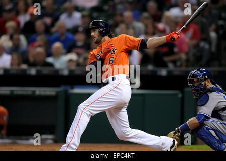 Houston, TX, USA. 15. Mai 2015. Houston Astros Center Fielder Jake Marisnick #6 schwingt und trifft eine RBI Single während der MLB Spiel der regulären Saison zwischen der Houston Astros und die Toronto Blue Jays von Minute Maid Park in Houston, Texas. (Bildnachweis: Erik Williams/CSM) Bildnachweis: Csm/Alamy Live-Nachrichten Stockfoto