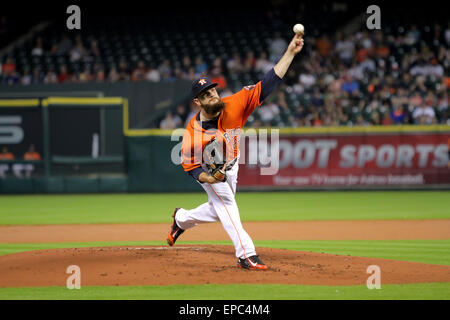 Houston, TX, USA. 15. Mai 2015. Houston Astros Krug Dallas Keuchel #60 ab liefert einen Stellplatz in der MLB Spiel der regulären Saison zwischen der Houston Astros und der Toronto Blue Jays von Minute Maid Park in Houston, Texas. (Bildnachweis: Erik Williams/CSM) Bildnachweis: Csm/Alamy Live-Nachrichten Stockfoto