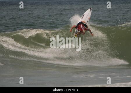 Rio De Janeiro, Brasilien. 15. Mai 2015. Mick Fanning (AUS) in Runde 3 der WCT Oi Rio Pro 2015 in Barra da Tijuca Beach. Er besiegte Dusty Payne (USA/HAW). Bildnachweis: Maria Adelaide Silva/Alamy Live-Nachrichten Stockfoto