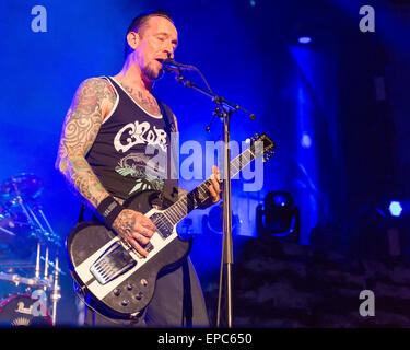 Madison, Wisconsin, USA. 10. Mai 2015. Musiker MICHAEL POULSEN von Volbeat tritt während der WJJO Mayday Maylay am Alliant Energy Center in Madison, Wisconsin © Daniel DeSlover/ZUMA Draht/Alamy Live News Stockfoto