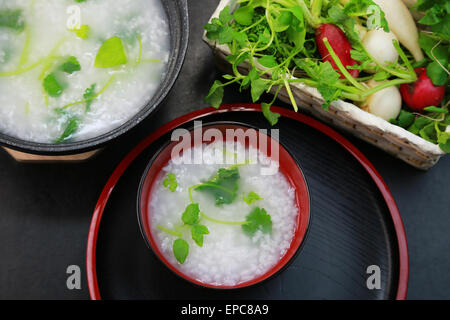 Sieben Kräuter Reisbrei Stockfoto