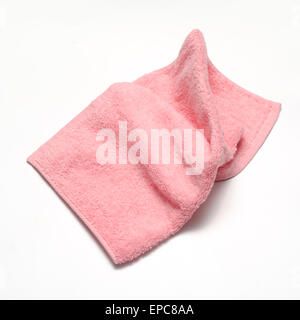Rosa Handtuch auf weißem Hintergrund Stockfoto