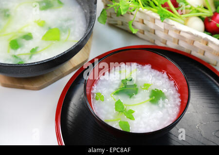 Sieben Kräuter Reisbrei Stockfoto