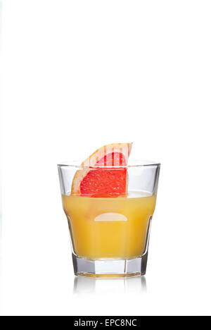 Paradies alkoholischen Cocktail in Highball-Glas dekoriert mit Grapefruit Scheibe Stockfoto