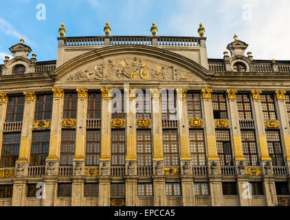 La Maison des Ducs de Brabant, in der Grand Place, Brüssel, Belgien, gesehen im Abendlicht. Stockfoto