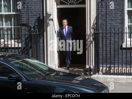 Premierminister David Cameron verlässt Nummer 10 Downing Street nach einer Kabinettssitzung Stockfoto