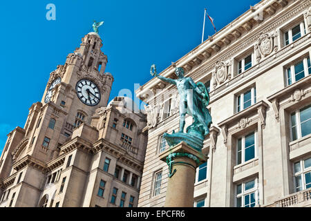 Historische Gebäude im Liverpooler Waterfront auch Teil von Liverpool UNESCO bezeichnet Maritime Mercantile Weltkulturerbestadt. Stockfoto