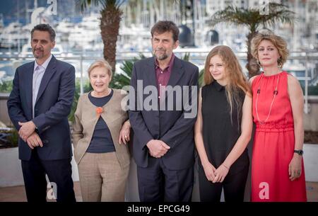 Cannes, Frankreich. 16. Mai 2015. Gegossen Sie Mitglieder Pose in einem Fototermin für den Film "My Mother" bei den 68. Filmfestspielen in Cannes, Südosten Frankreichs am 16. Mai 2015. © Chen Xiaowei/Xinhua/Alamy Live-Nachrichten Stockfoto