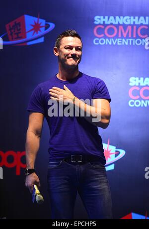 Shanghai, China. 16. Mai 2015. Der britische Schauspieler und Sänger LUKE EVANS spricht zu den Fans während der ersten Comic-Convention in Shanghai in Shanghai Convention and Exhibition Center. Bildnachweis: Marcio Machado/ZUMA Draht/Alamy Live-Nachrichten Stockfoto