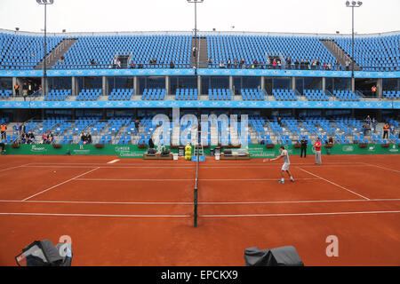 ISTANBUL Türkei 1. Mai 2015 Schweizer Spieler Roger Federer Tätigkeit während der Aufwärmphase TEB BNP Paribas Istanbul Open 2015 Stockfoto