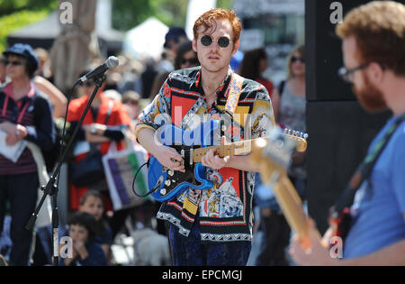 Brighton, UK. 16. Mai 2015. Cry Wolf spielen zu Massen an Brighton Fringe Festival 2015 in schönen warmen Sonnenschein heute Credit: Simon Dack/Alamy Live News Stockfoto