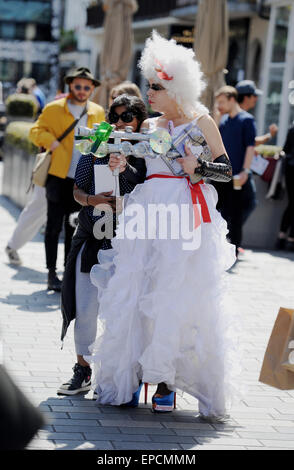 Brighton, Großbritannien. 16. Mai 2015. Swingerella at the Fringe City, die Teil des Brighton Fringe Festivals 2015 in wunderschönem heißen Sonnenschein sind. Credit: Simon Dack/Alamy Live News Stockfoto