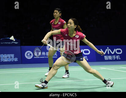 (150516)--DONGGUAN, 16. Mai 2015 (Xinhua)--Japans Misaki Matsutomo (R) / Ayaka Takahashi Spiel gegen Südkorea Chang Ye Na/Jung Kyung Eun während das Halbfinale bei Sudirman Cup BWF Mixed Team WM 2015 in Dongguan, Guangdong Provinz Süd-China, 16. Mai 2015. (Xinhua/Liu Dawei) Stockfoto