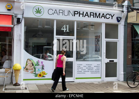 London UK. 16. Mai 2015. Carun geworden, die erste Apotheke in Großbritannien Produkte von Cannabis Extrakte Credit verkaufen: Amer Ghazzal/Alamy Live-Nachrichten Stockfoto