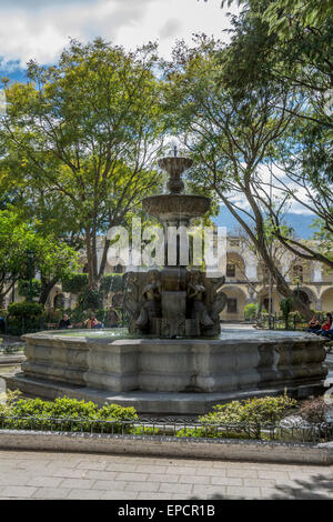 Meerjungfrau-Brunnen von Diego de Porres 1737 in Antigua Guatemala Central Park gebaut. Stockfoto