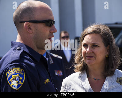 Kiew, Ukraine. 16. Mai 2015. U.S. Assistant Secretary Of State für europäischen und eurasischen Angelegenheiten Victoria Nuland spricht für Medienvertreter während ihres Besuchs in das Institut für die Ausbildung von Polizeieinheiten, öffentlichen Sicherheitsfachkräfte, psychologische Betreuung und der Nationalgarde der Ukraine, in Kiew, Ukraine, 16. Mai 2015. 16. Mai 2015. Während ihres Besuchs in der Ukraine traf Nuland mit ukrainische Ministerpräsidentin Arseniy Yatsenyuk zu diskutieren, die "Überwindung der russischen Aggression" enthalten die ukrainische Regierung sagte. © Igor Golovniov/ZUMA Draht/Alamy Live-Nachrichten Stockfoto