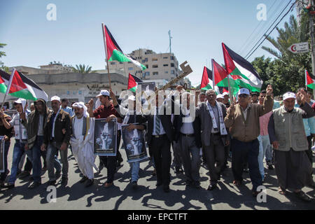 (150516)--GAZA, 16. Mai 2015 (Xinhua)--Palästinenser nehmen Sie Teil an einer Demonstration des 67. Jahrestages der "Nakba" in Gaza-Stadt am 16. Mai 2015. Die Nakba, was bedeutet "Tag der Katastrophe", ist der palästinensischen Tag zum Gedenken an die Vertreibung, die den arabisch-israelischen Krieg 1948 folgten. (Xinhua/Wissam Nassar) Stockfoto