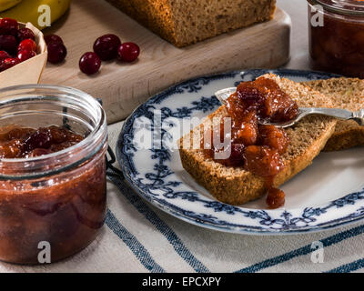 Bananenbrot mit Cranberry Banane Marmelade Stockfoto