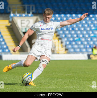 Oxford, UK. 16. Mai 2015. Aviva Premiership Rugby. London Welsh gegen Sarazenen. Owen Farrell für Ziel treten. Bildnachweis: Aktion Plus Sport/Alamy Live-Nachrichten Stockfoto