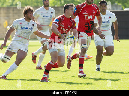 Oxford, UK. 16. Mai 2015. Aviva Premiership Rugby. London Welsh gegen Sarazenen. Rob Lewis abläuft den Ball. Bildnachweis: Aktion Plus Sport/Alamy Live-Nachrichten Stockfoto