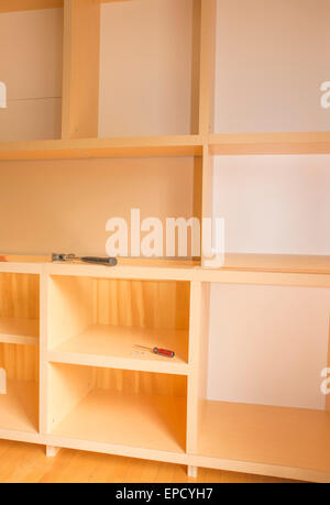 Teilweise fertig gestellte Schrankwand in ein Haupterneuerungprojekt Stockfoto