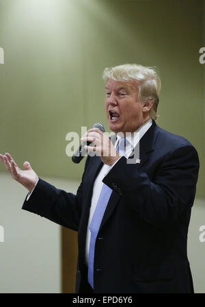 Sioux City, IOWA, USA. 16. Mai 2015. DONALD TRUMP befasst sich eine Versammlung für eine nicht deklarierte Präsidentenkampagne Haltestelle in Sioux City, Iowa, Samstag, 16. Mai 2015, Morningside College. © Jerry Mennenga/ZUMA Draht/Alamy Live-Nachrichten Stockfoto