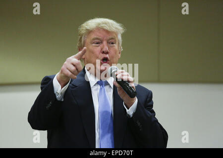 Sioux City, IOWA, USA. 16. Mai 2015. DONALD TRUMP befasst sich eine Versammlung für eine nicht deklarierte Präsidentenkampagne Haltestelle in Sioux City, Iowa, Samstag, 16. Mai 2015, Morningside College. © Jerry Mennenga/ZUMA Draht/Alamy Live-Nachrichten Stockfoto