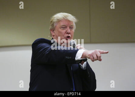 Sioux City, IOWA, USA. 16. Mai 2015. DONALD TRUMP befasst sich eine Versammlung für eine nicht deklarierte Präsidentenkampagne Haltestelle in Sioux City, Iowa, Samstag, 16. Mai 2015, Morningside College. © Jerry Mennenga/ZUMA Draht/Alamy Live-Nachrichten Stockfoto