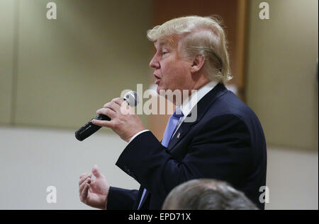 Sioux City, IOWA, USA. 16. Mai 2015. DONALD TRUMP befasst sich eine Versammlung für eine nicht deklarierte Präsidentenkampagne Haltestelle in Sioux City, Iowa, Samstag, 16. Mai 2015, Morningside College. © Jerry Mennenga/ZUMA Draht/Alamy Live-Nachrichten Stockfoto