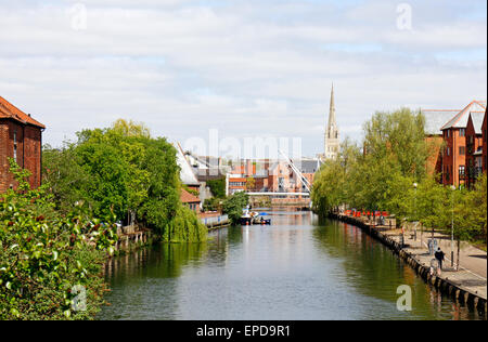 Ein Blick auf den Fluss Wensum fließt durch Norwich, Norfolk, England, Vereinigtes Königreich. Stockfoto