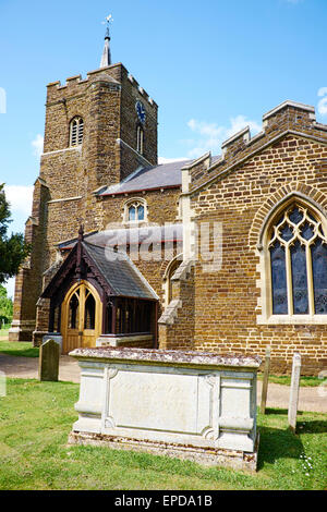 Pfarrei Kirche Saint Swithin High Street Sandy Bedfordshire UK Stockfoto